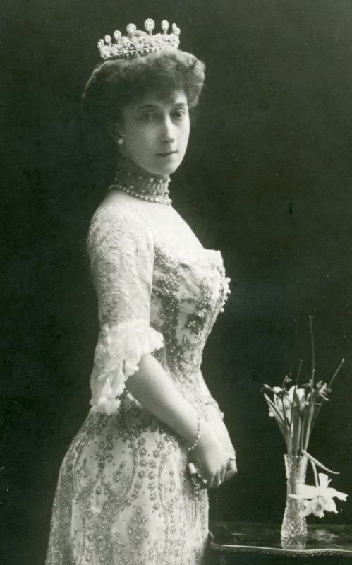 Queen Maud postcard photo x283.jpg