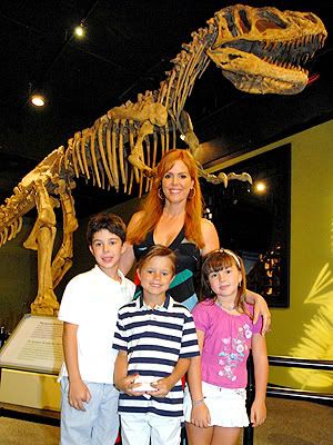 María Celeste Arrarás y sus tres hijos