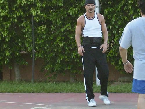 Ricardo Arjona juega en el Hotel Buganvillas de Bolivia, enero 2007