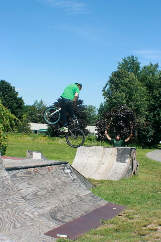 IMAGE: http://i136.photobucket.com/albums/q181/sharrington8592/IMG_2377.jpg