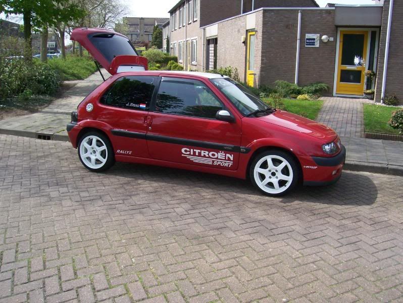http://i136.photobucket.com/albums/q183/saxodriver85/100_1170.jpg