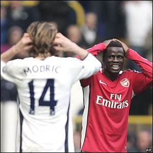 _45456711_modric_eboue_ap300.jpg